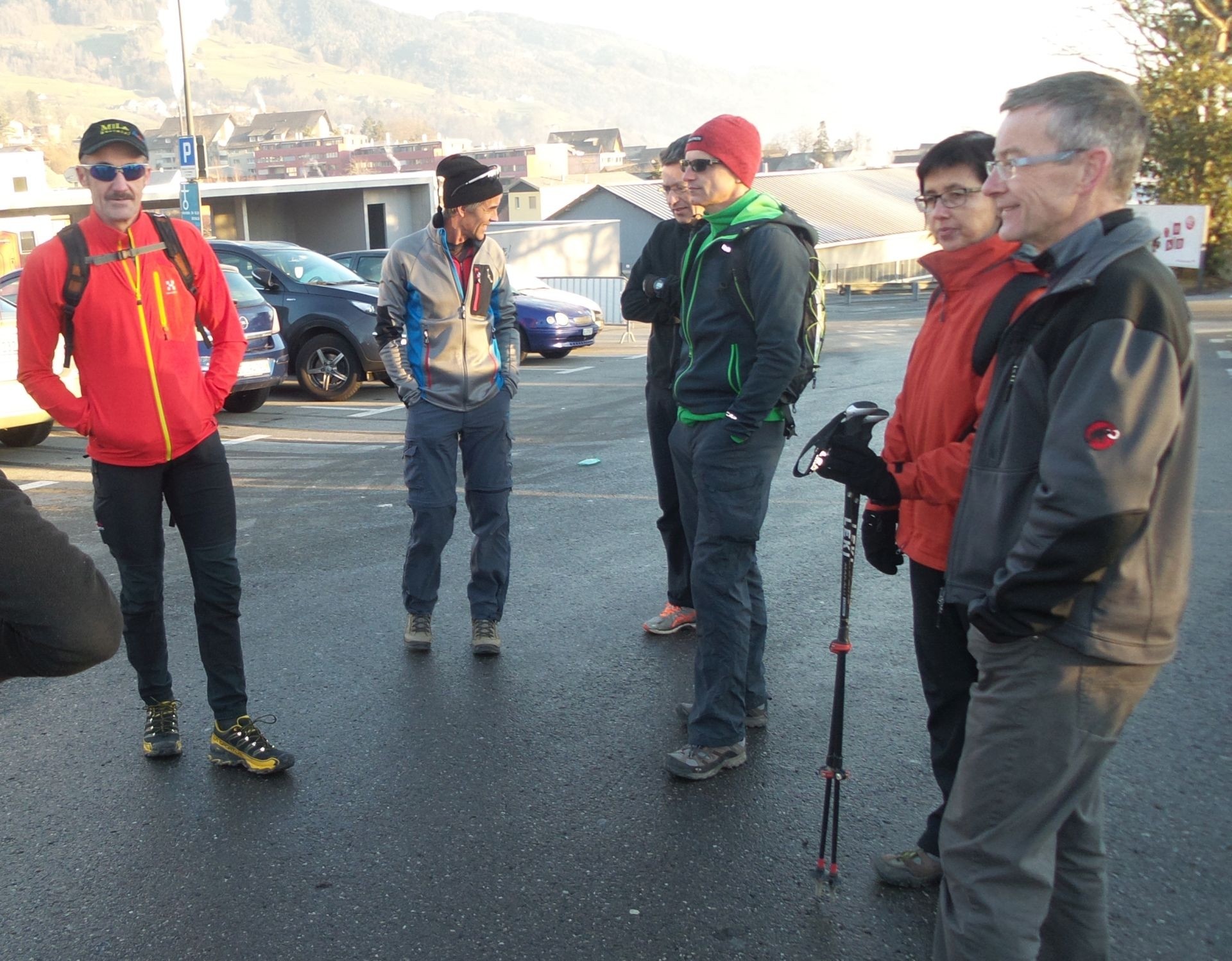 Unter der Führung von Igi beginnt die zweite Gruppe die Wanderung in Altstätten