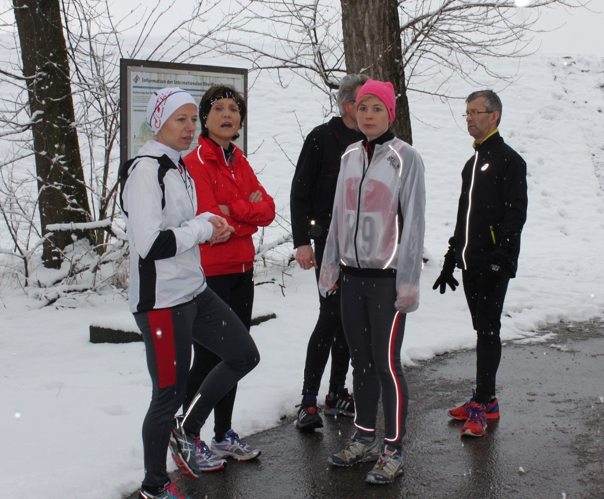 Skeptische Gesichter vor dem Start