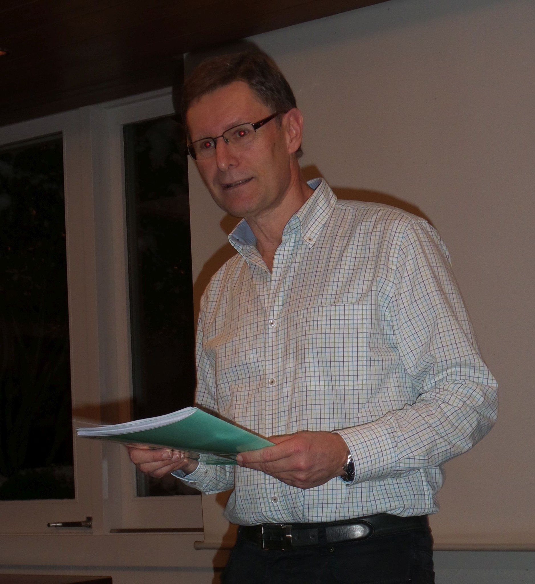 Heinz, mit Routine führt er durch die Versammlung