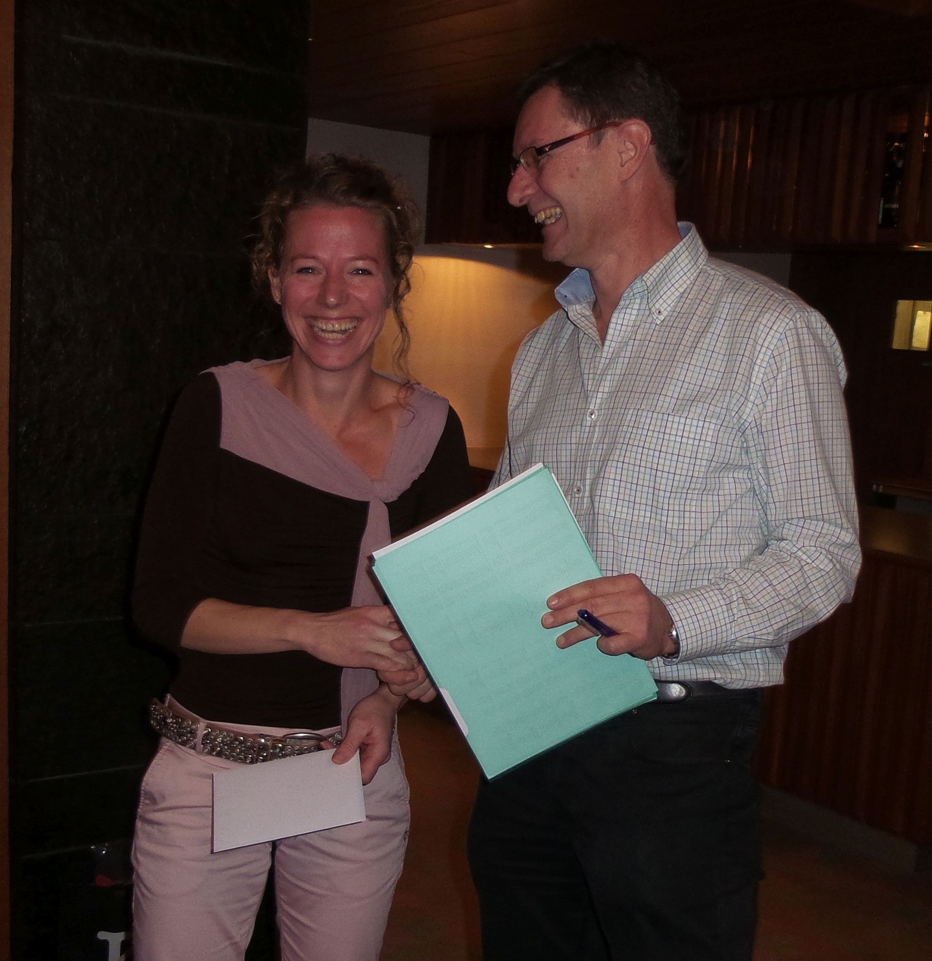 Heinz dankt Denise für ihr grosses Engagement im 2015