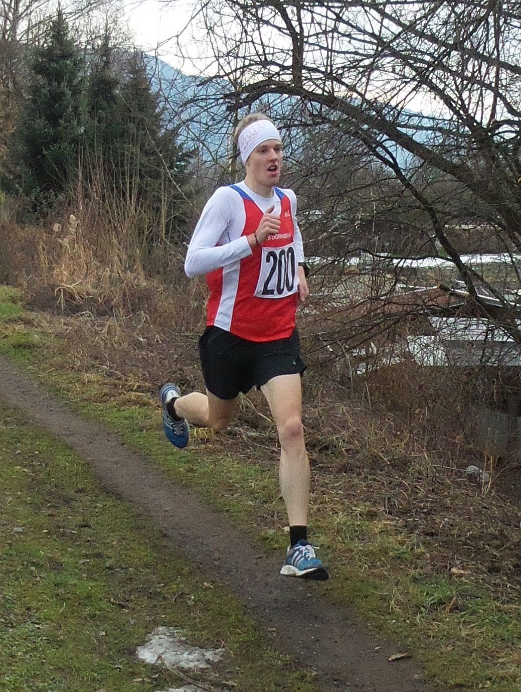 Jakob Mayer gewinnt wie erwartet den Lauf über die Kurzdistanz 6 Km