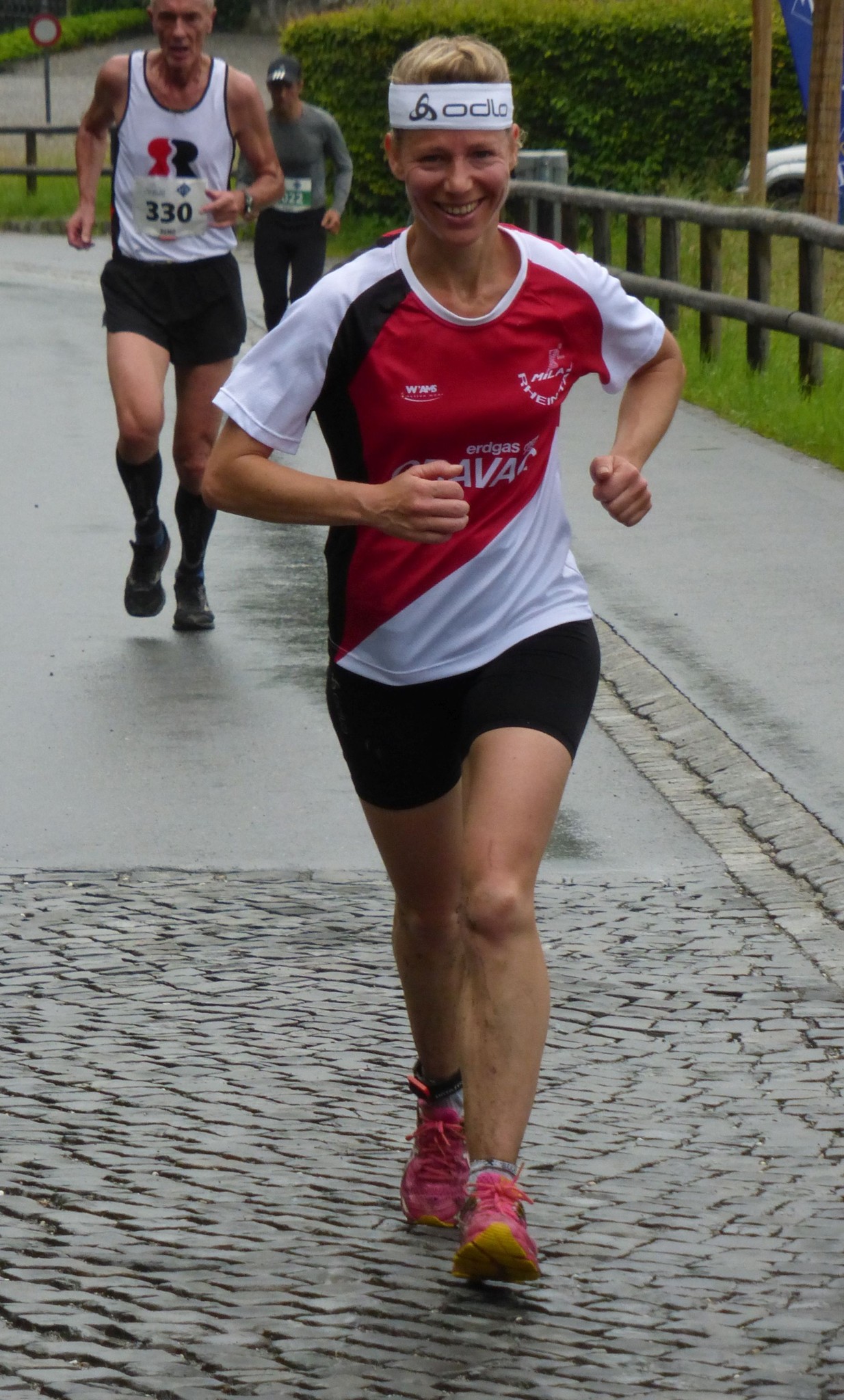 0_NEWS489_1465Denise läuft der erste Teil der Stafette bis Steg729767_Int-101