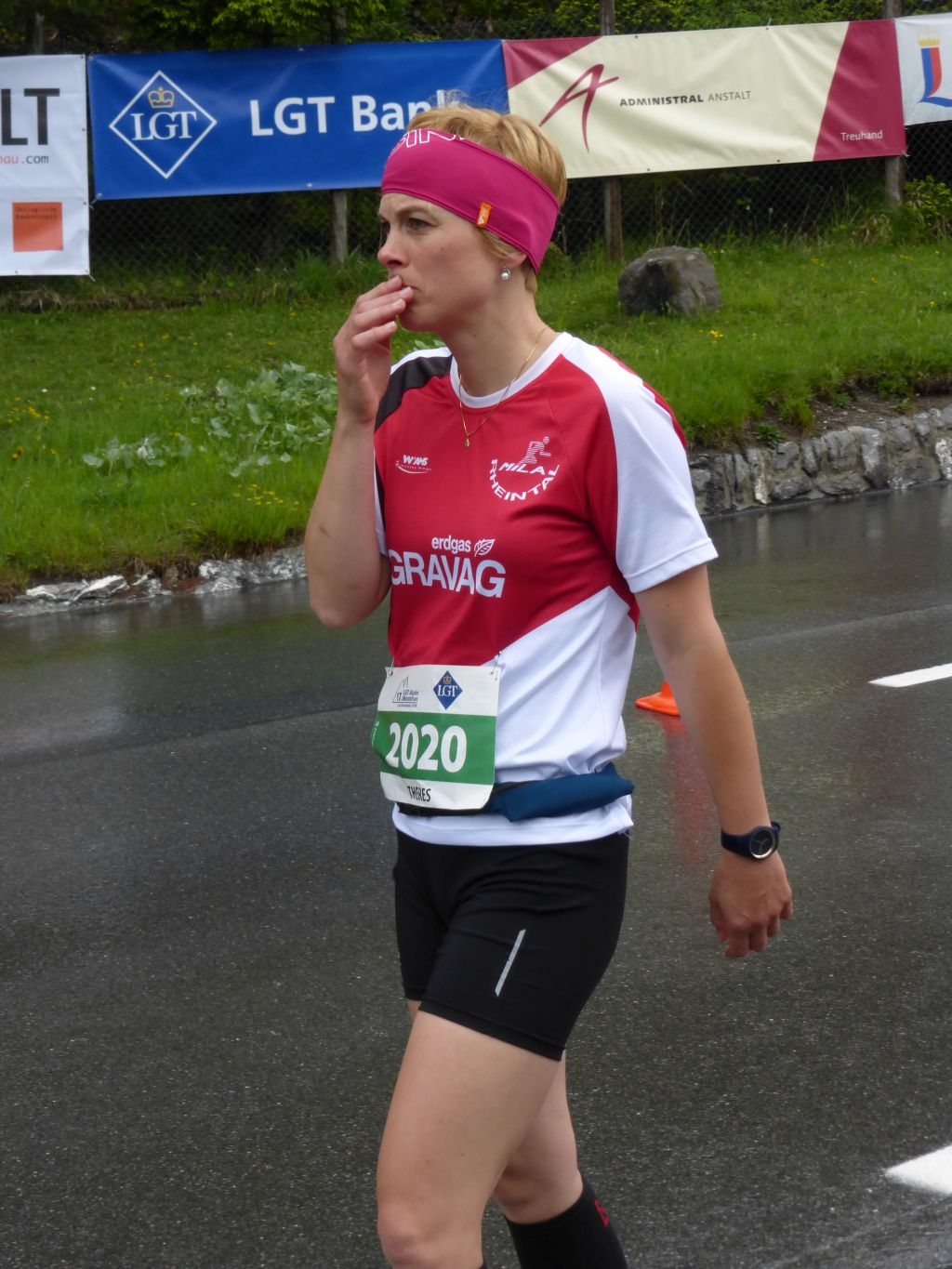 Theres erwartet Denise