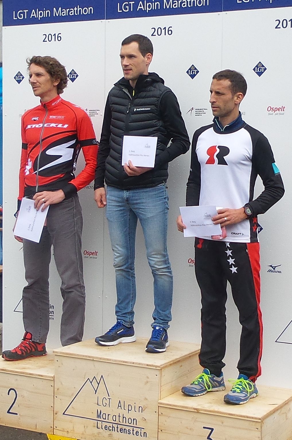 Tagesschnellster im Halbmarathon PLUS: Stefan Schmauder (mitte)