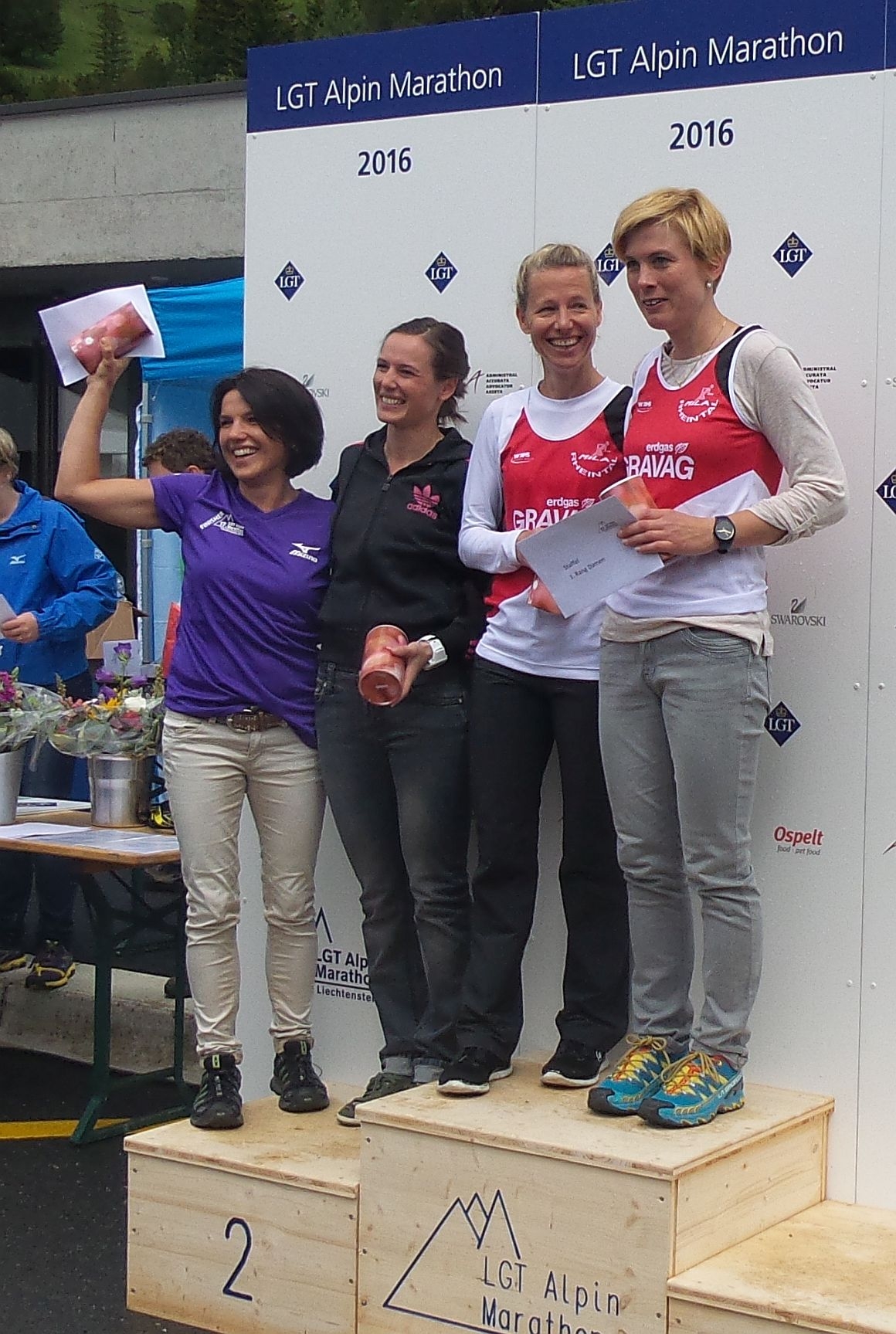 Siegerehrung Stafette Damen mit Denise und Therese