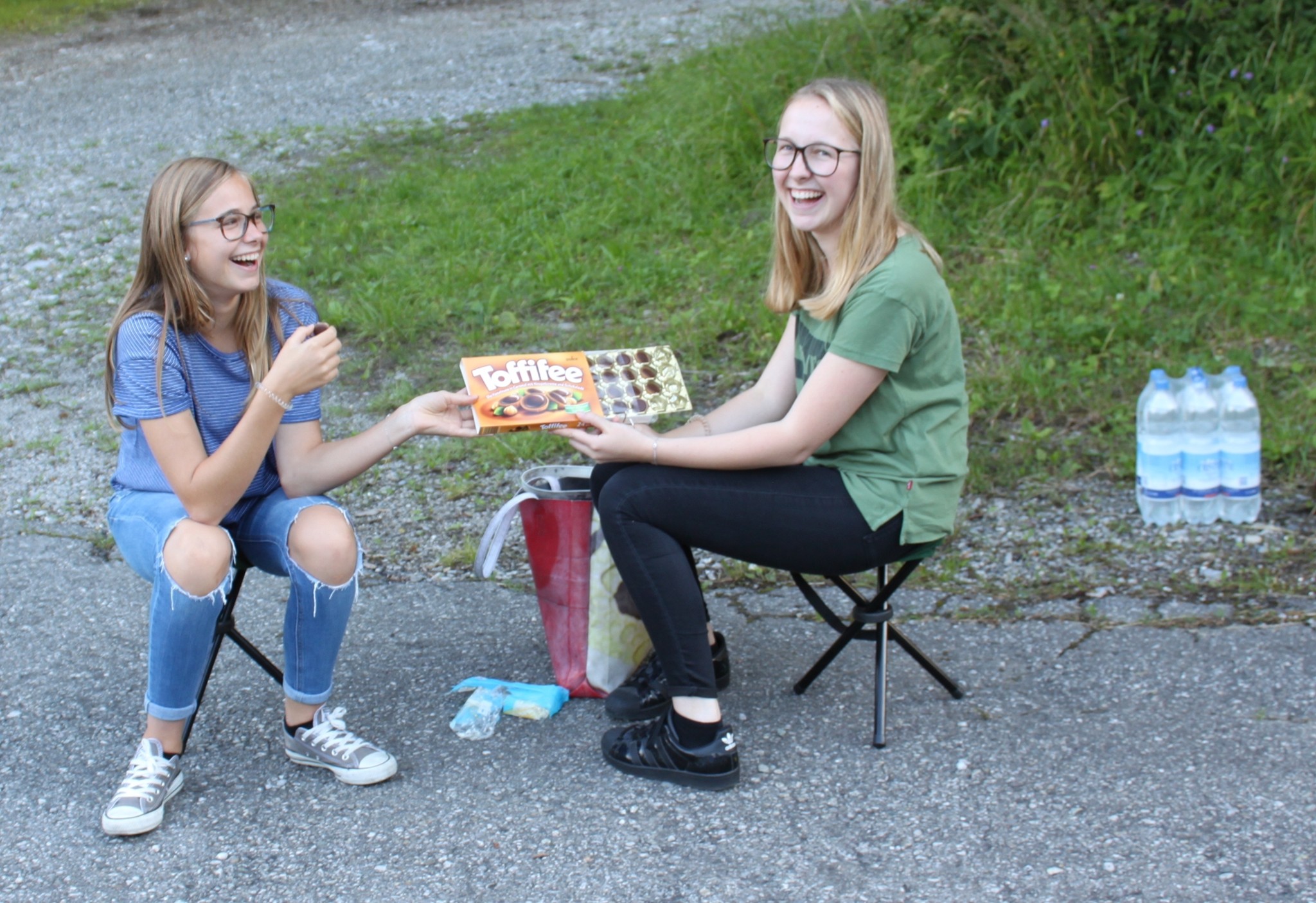 Zwischenverpflegungsposten wartet auf die Läufer