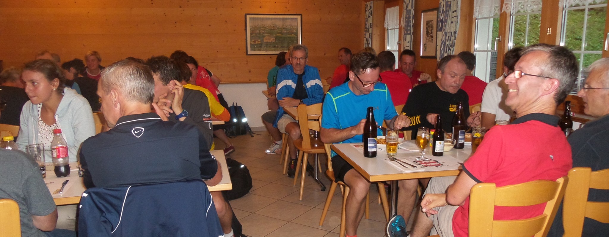 Gemütliches Beisammensein nach dem Lauf im Rest. Montlinger Schwamm