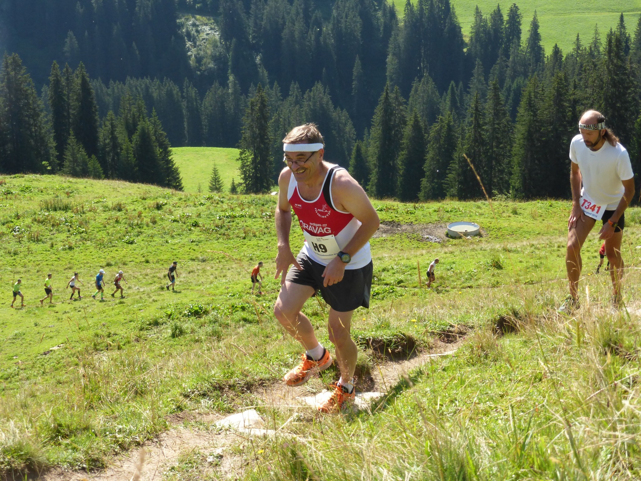 Felix kommt als 1. Mila nach 4 km