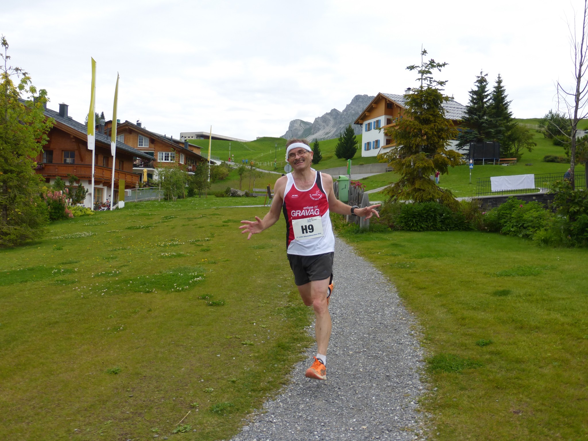Felix im Eilzug den Berg hinunter