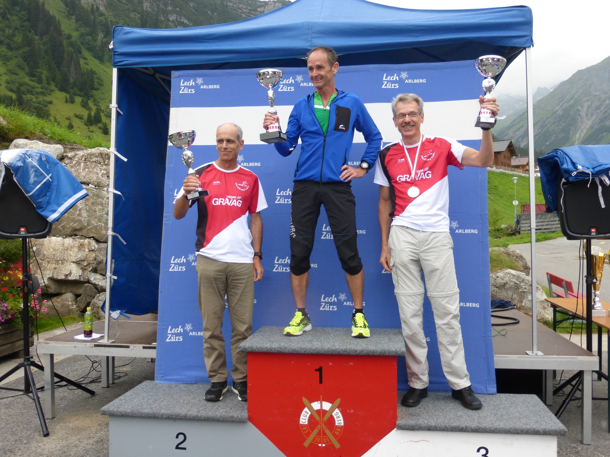 M 60 Podest fest in Mila Hand Berni 2. und Norbert 3.