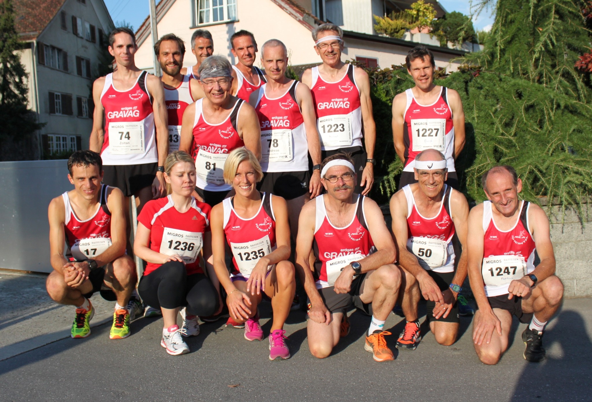 Die MILA-Gruppe vor dem Start zum Hauptrennen über 8,9 Km