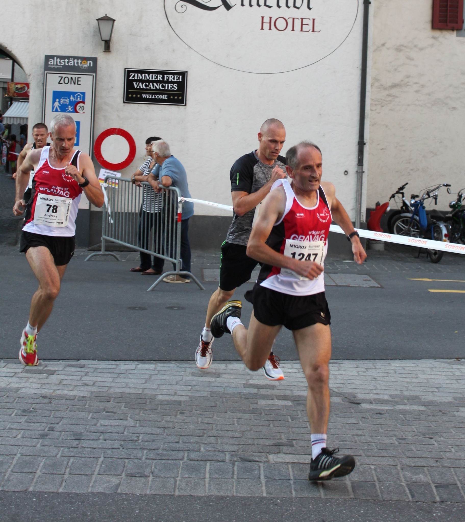 Auch Markus läuft zu Beginn des Rennens vor Andreas