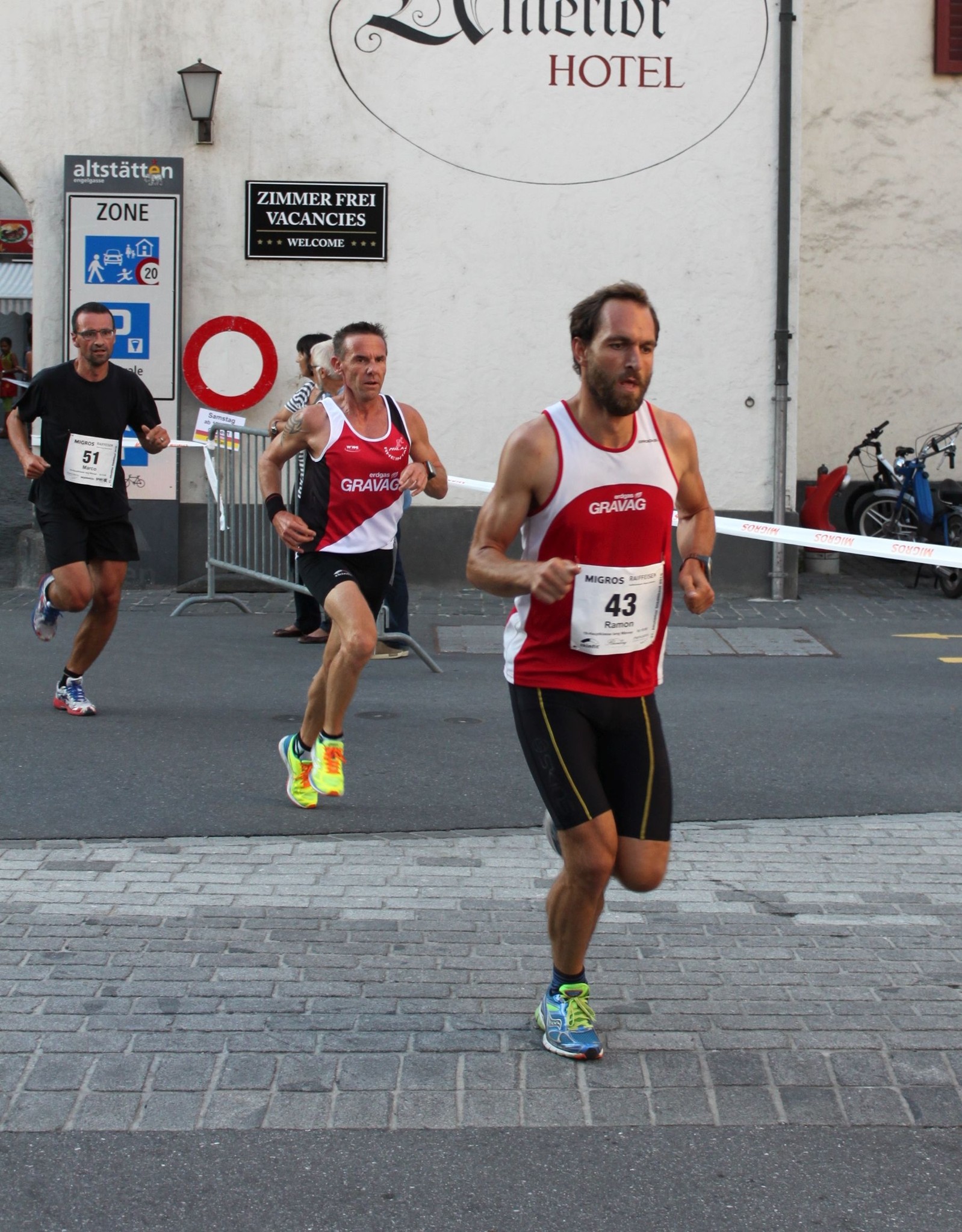 Auch Ramon wird im Verlauf des Rennens noch von Fredy überholt