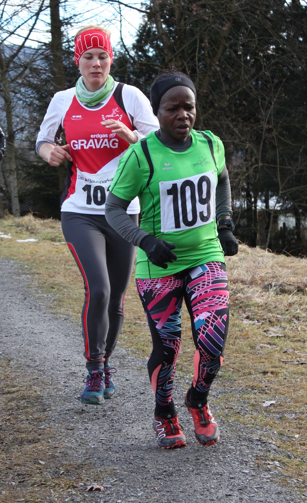 Therese verfolgt Grace Hutter von der Pihamola