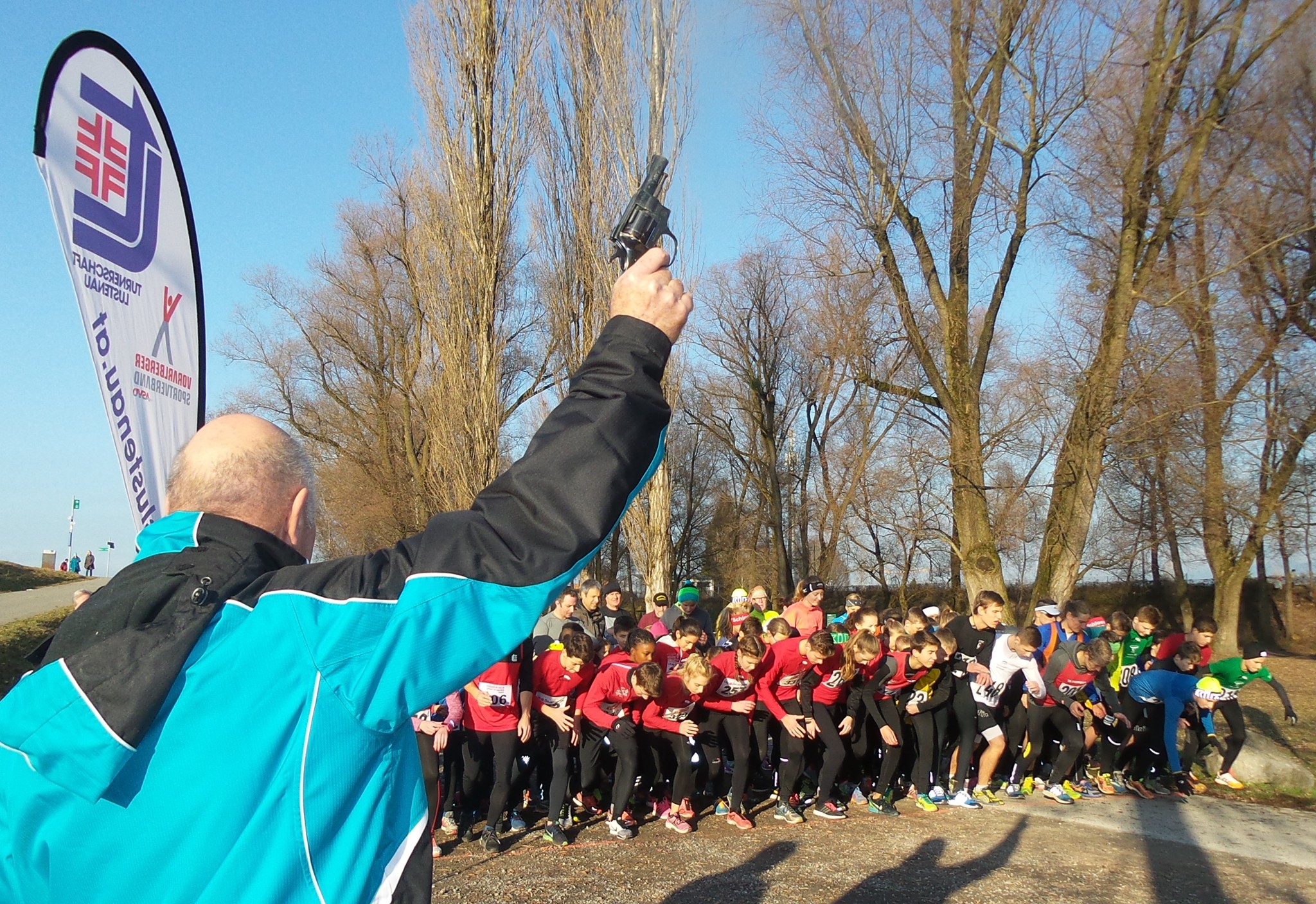 Startschuss der 47. Lustenauer Crosslaufserie.