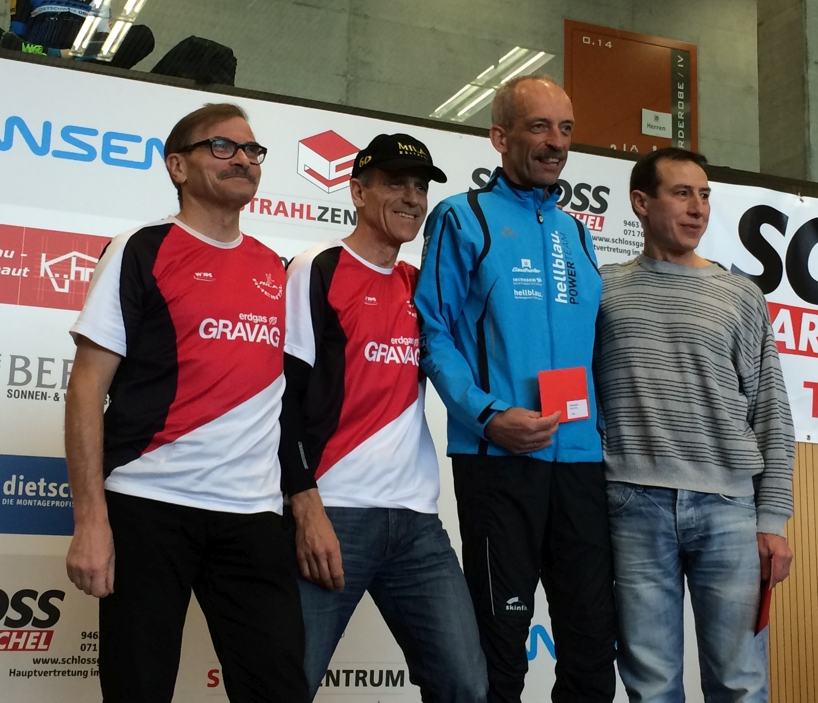 Siegerehrung Halbmarathon M55: 4. Rang Berni, 5. Rang Felix