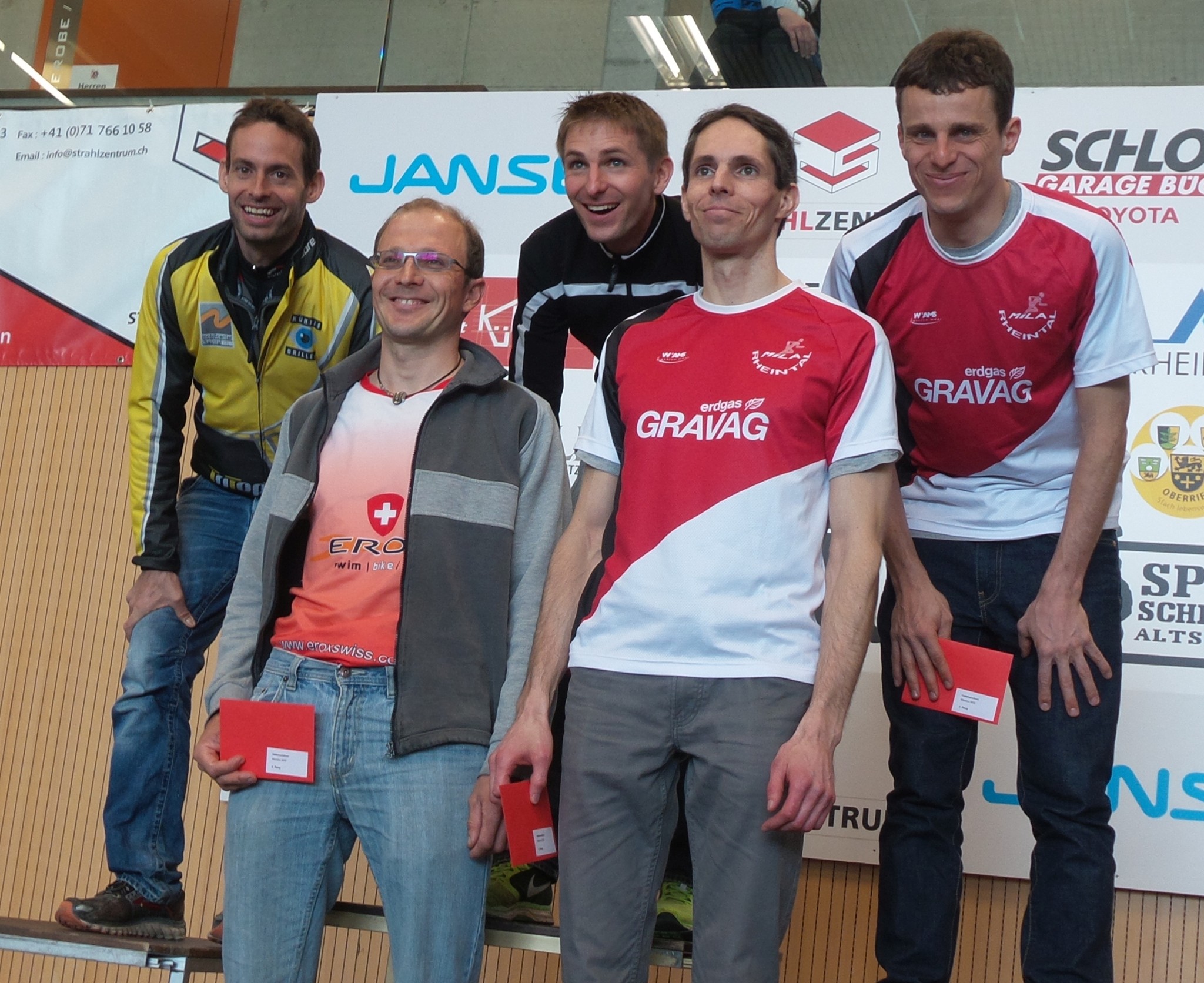 Siegerehrung Halbmarathon M35: 2. Mathias, 3. Isi, 5. Zoltan