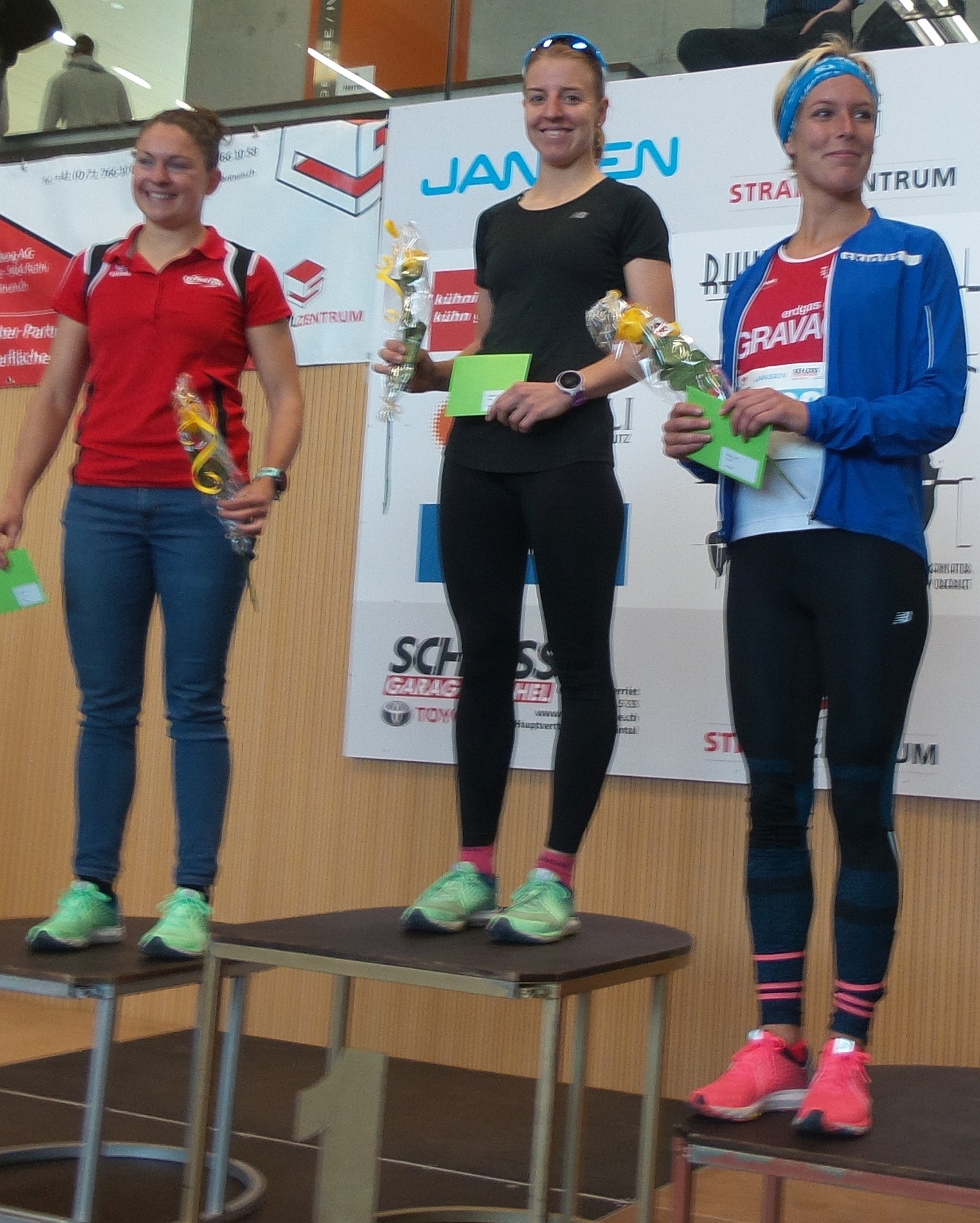 Siegerehrung 10 Km Elite Frauen: 3. Rang für Mela