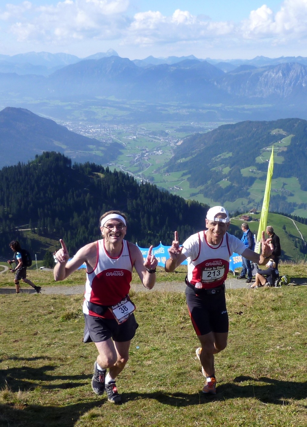 Gemeinsamer Zieleinlauf beim Kaisermarathon auf der Hohen Salve 2014…