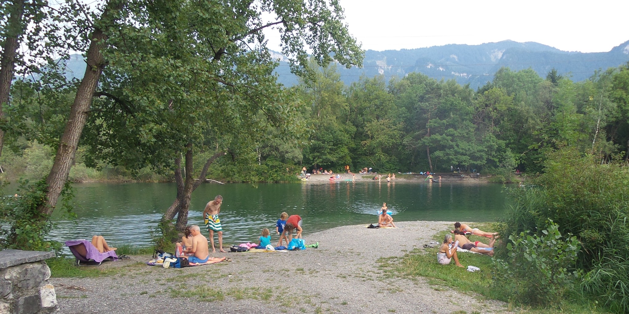 Vorbei an unzähligen Badelustigen