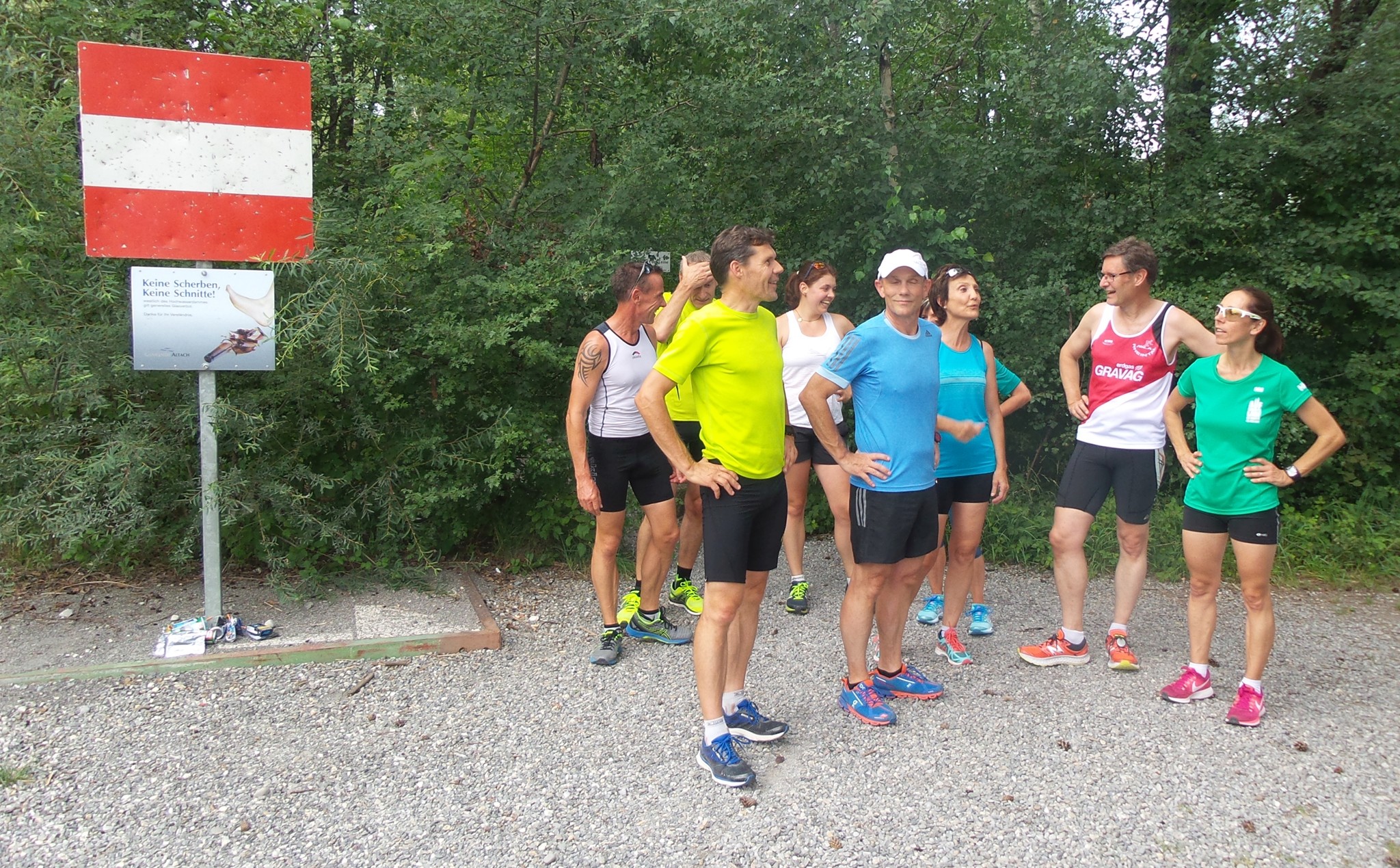 Markante Signalisation der Grenze