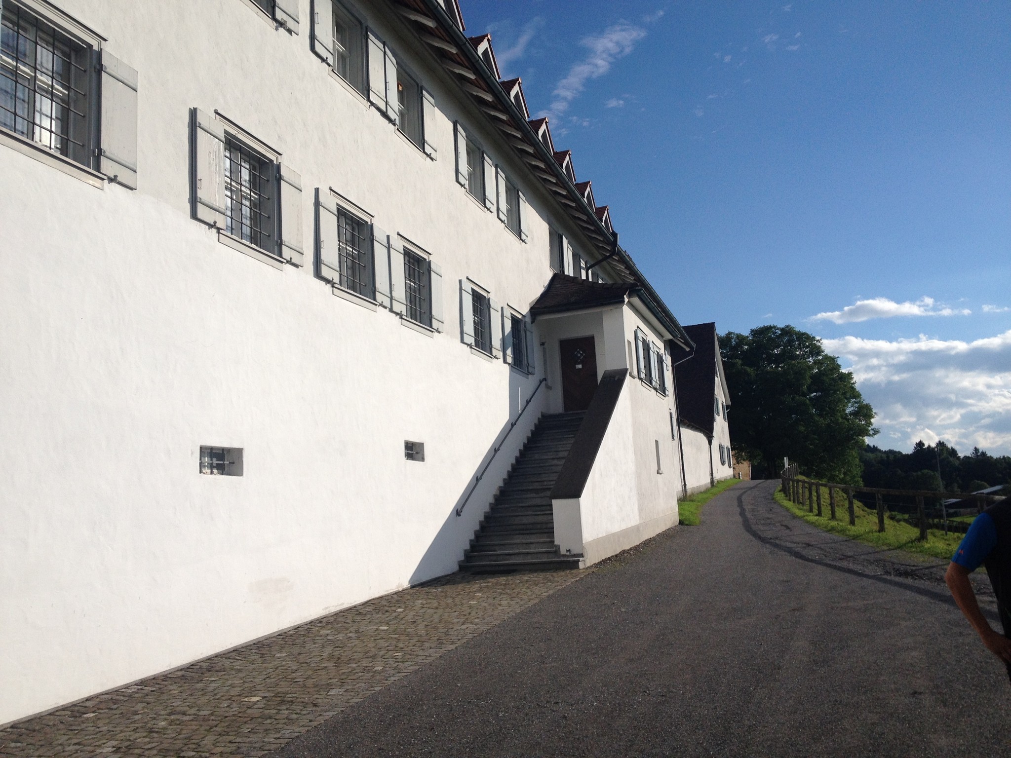 Frauenkloster Notkersegg von vorne und…