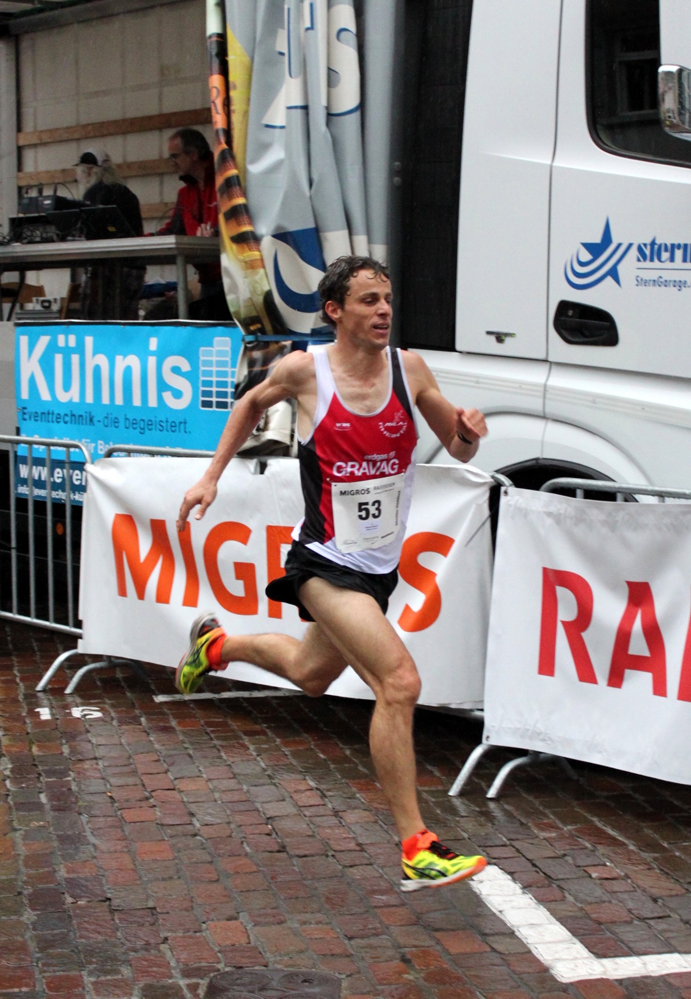 Isi mit Elan dem Ziel entgegen