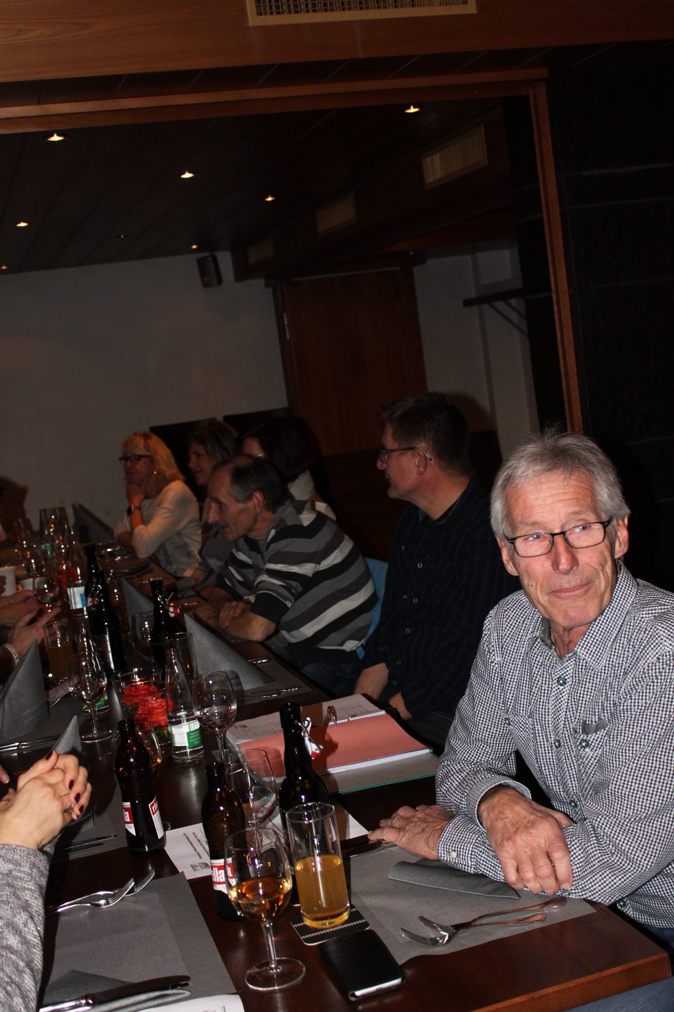 warten gespannt auf HV