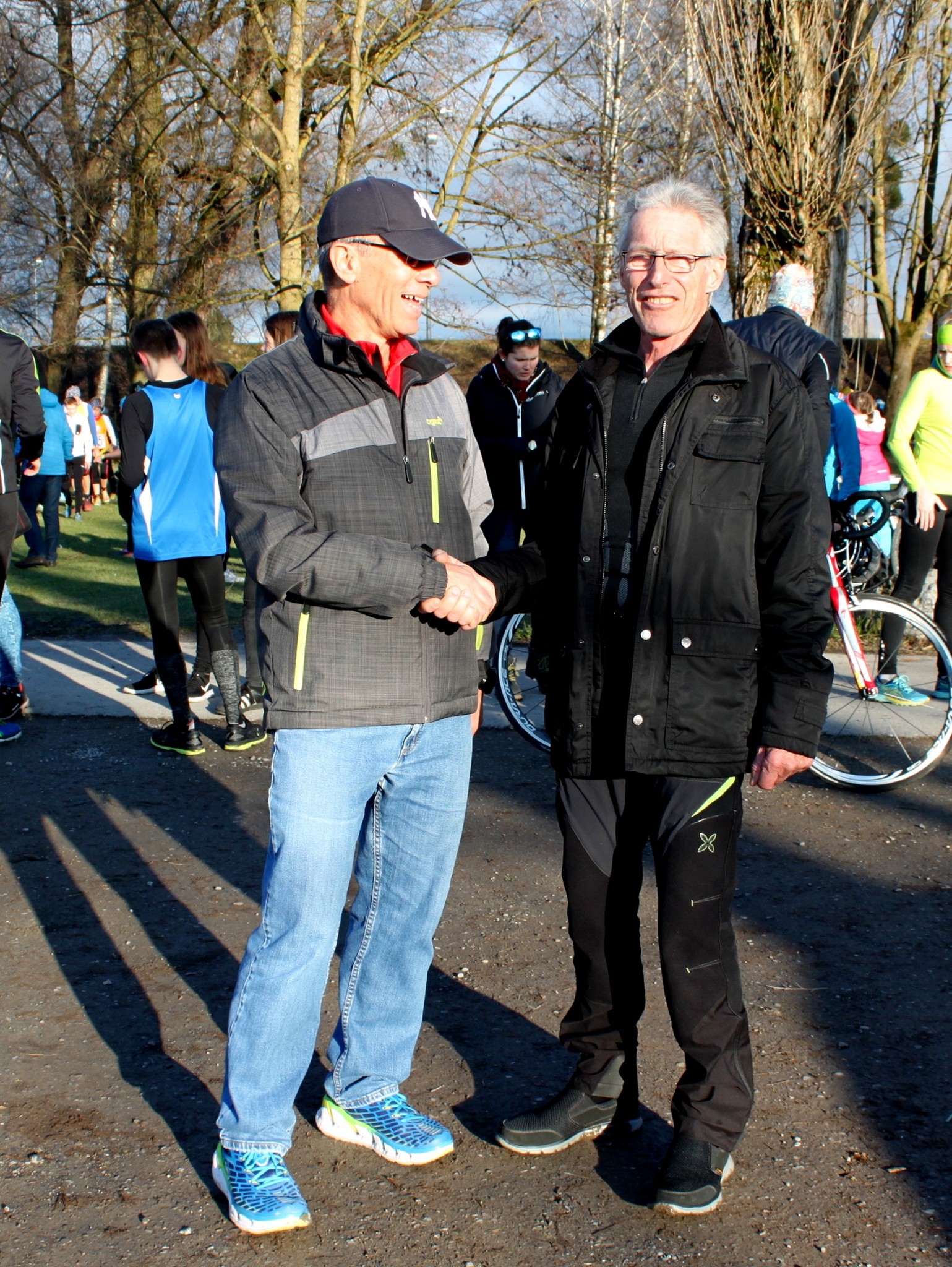 Ehemalige Crossläfer am Fachsimpeln: Nejdet und Erwin