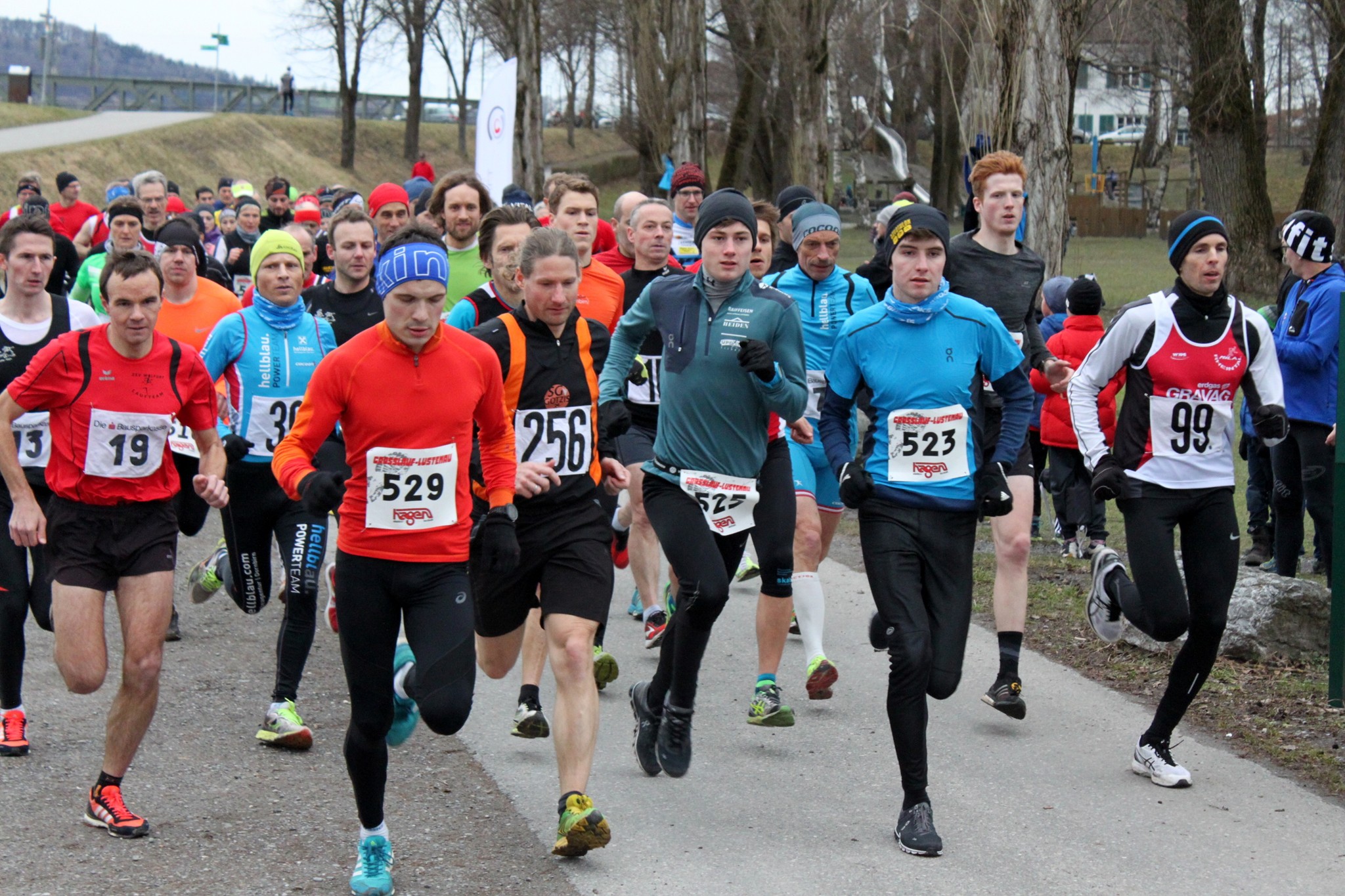 Start zum 4.Lauf über 6km. Heinz Bodenmann (529) übernimmt das Kommando
