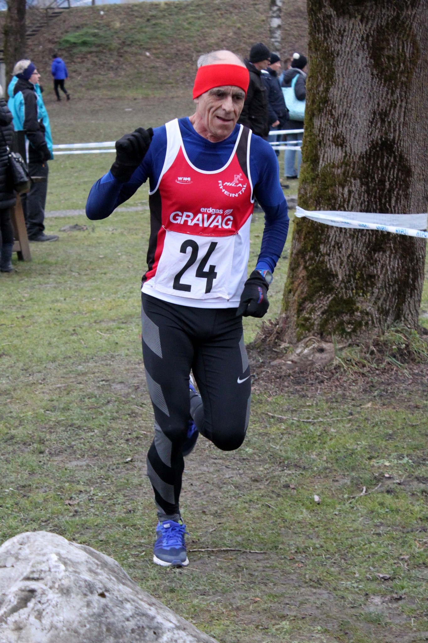 Berni winkt dem Fotografen zu