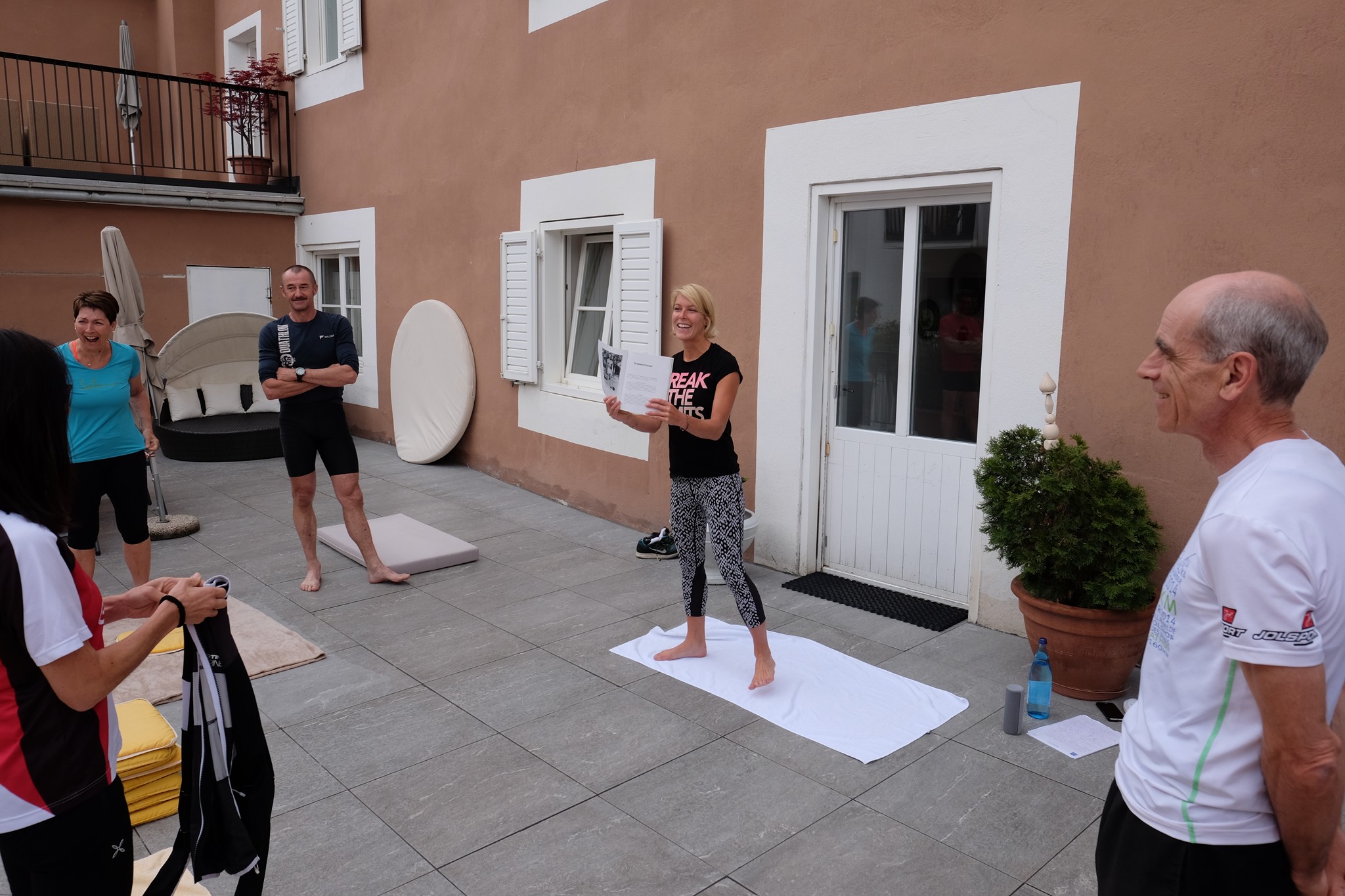 Melanie instruiert Pilates