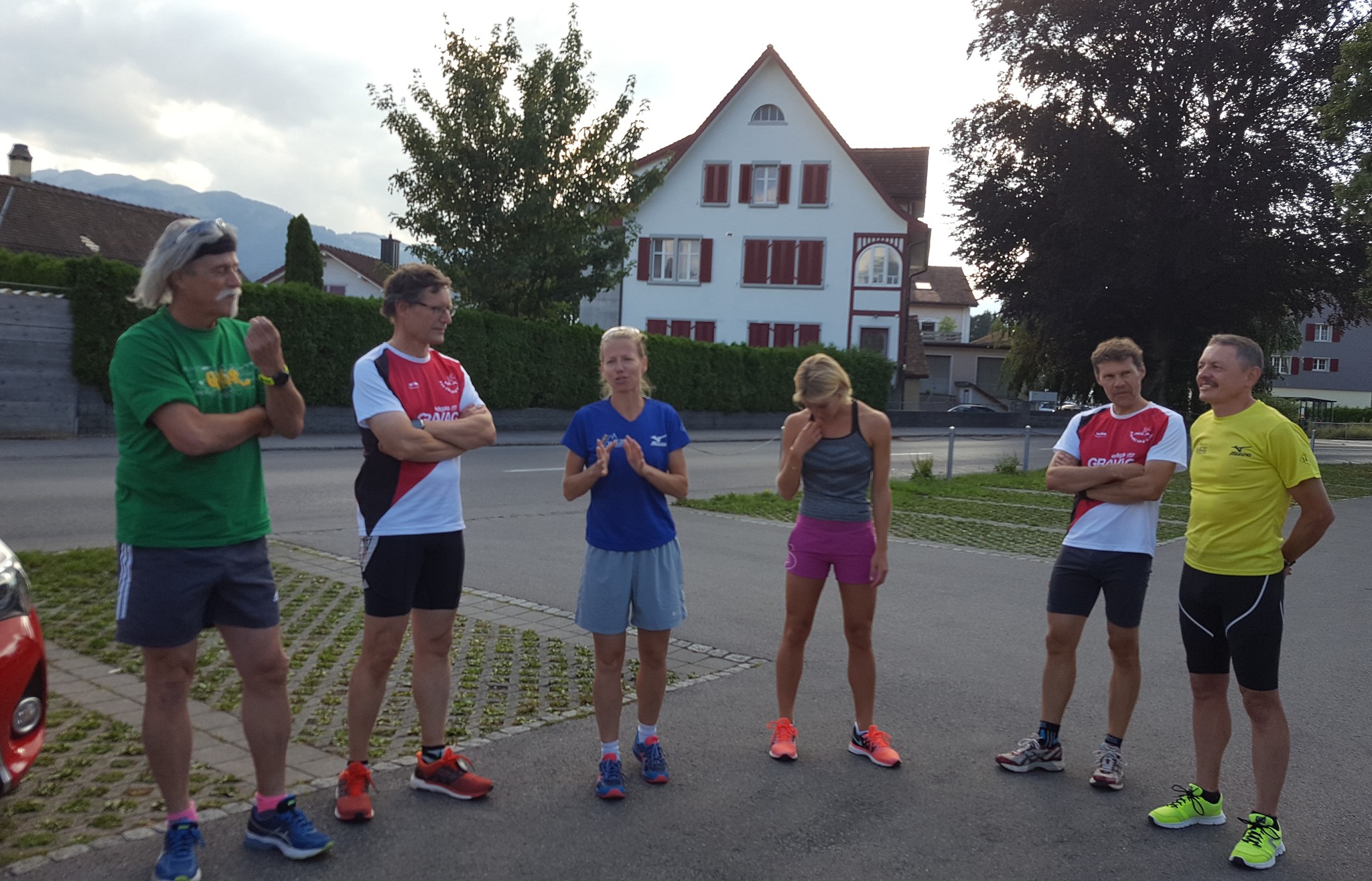 Denise erklärt die Route