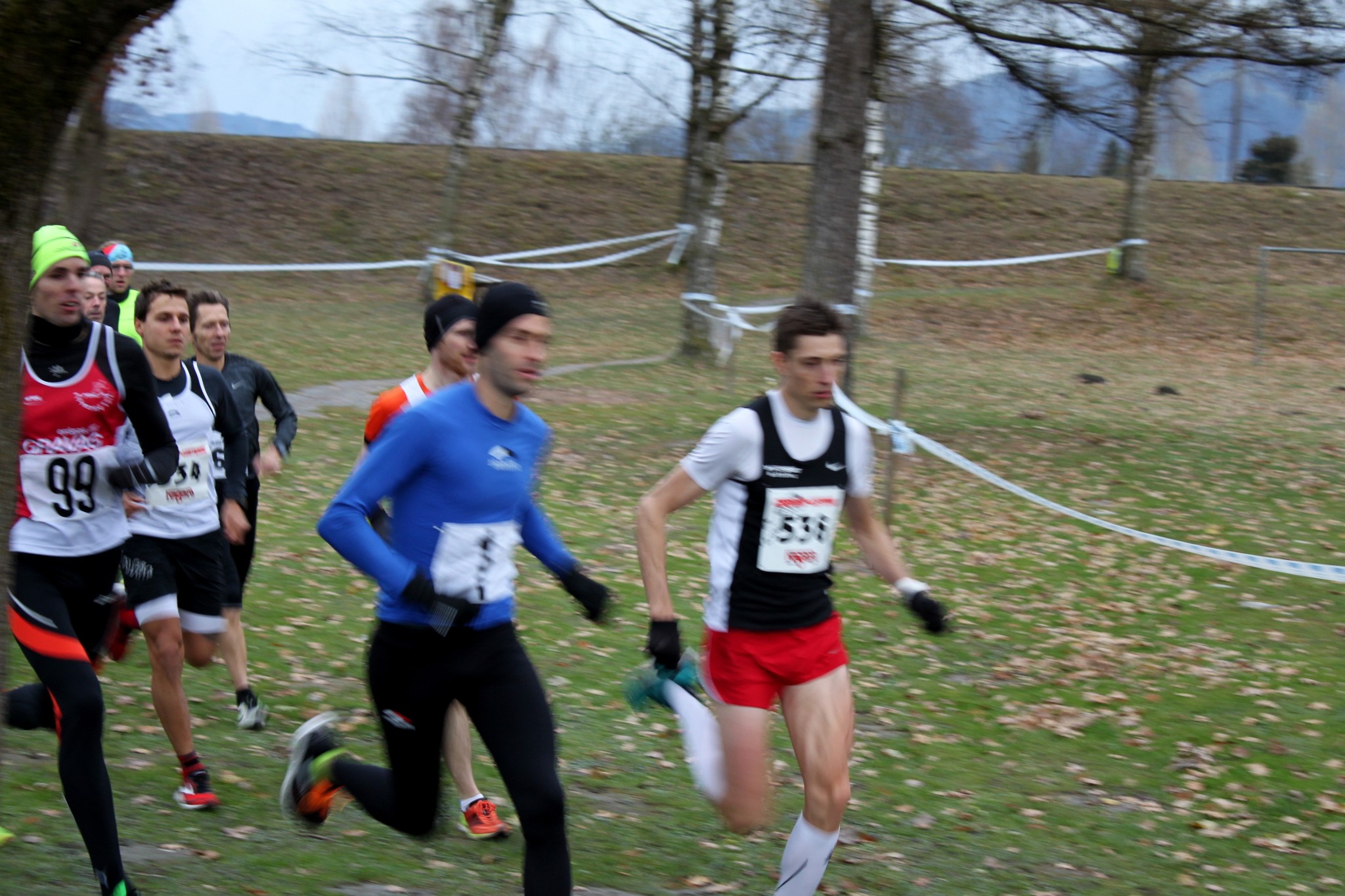 Start zum 9.km Lauf, Mathias und Zoltan an der Spitze