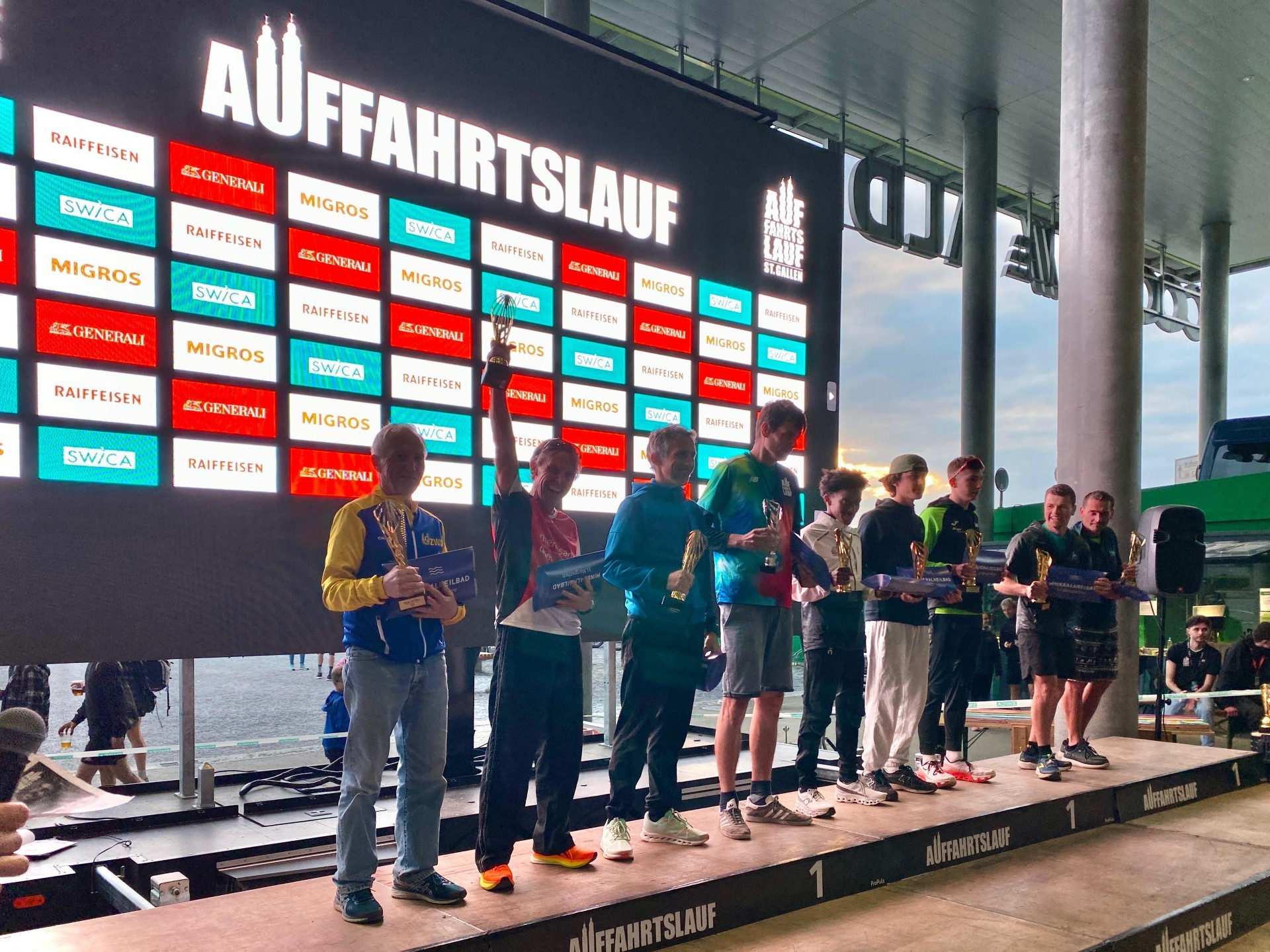 Fredys AK-Sieg wird gefeiert, bravo!