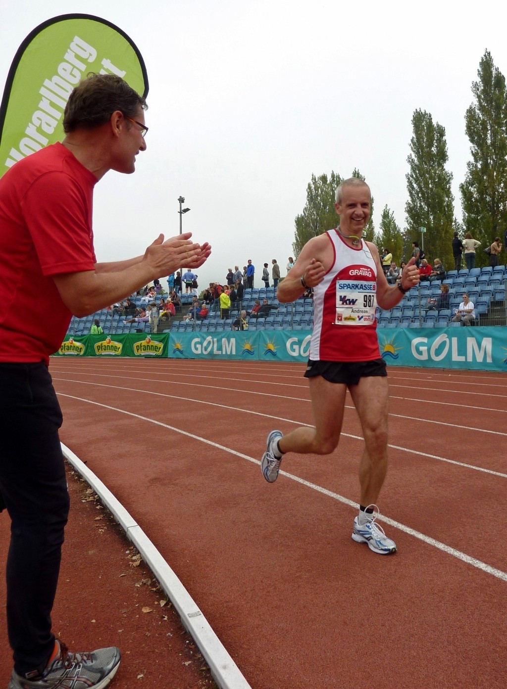 Andreas W. erhält Applaus von Heinz