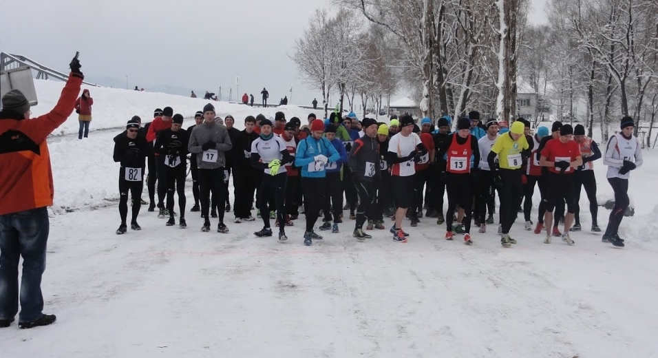Start zum 1. Cross im Neuschnee