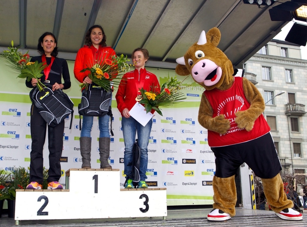Podest der CH-Meisterschaft der Frauen: Renate Wyss 1., Lucia Mayer 2. und Daniela Aeschbacher 3.