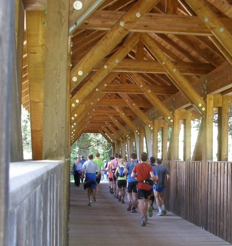 Eine der wenigen gedeckten Holzbrücken