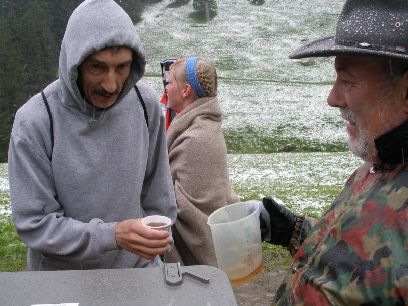 Heiss begehrt im Ziel: Wolldecken und warme Getränke