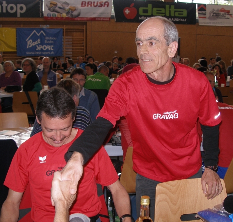 Berni nimmt die Gratulationen zu seinen 2. Rang entgegen