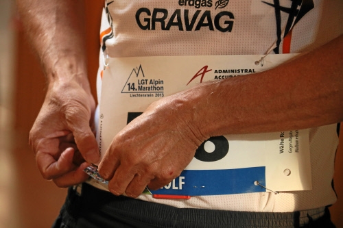 Startvorbereitungen beim 14. LGT Alpine Marathon (Bildquelle: Swiss-Image.ch)