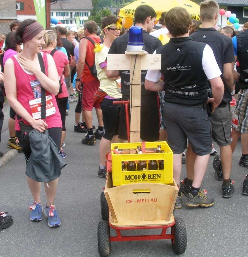 Das Tanklöschfahrzeuge der Feuerwehr ist gefüllt