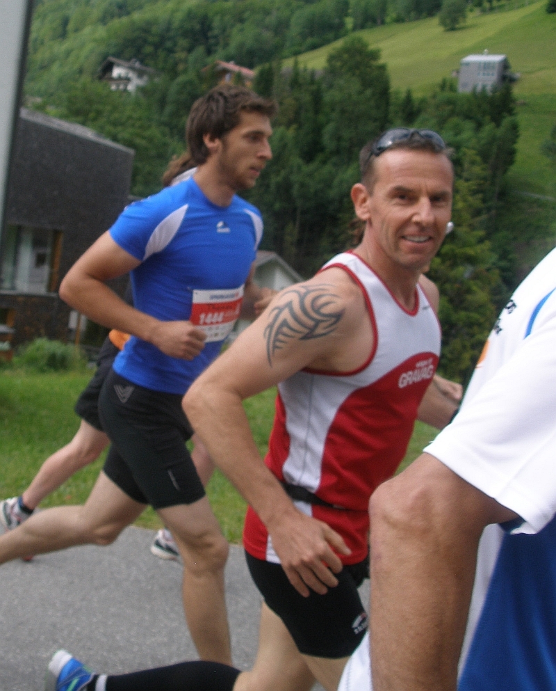 Kurz später folgt Fredy