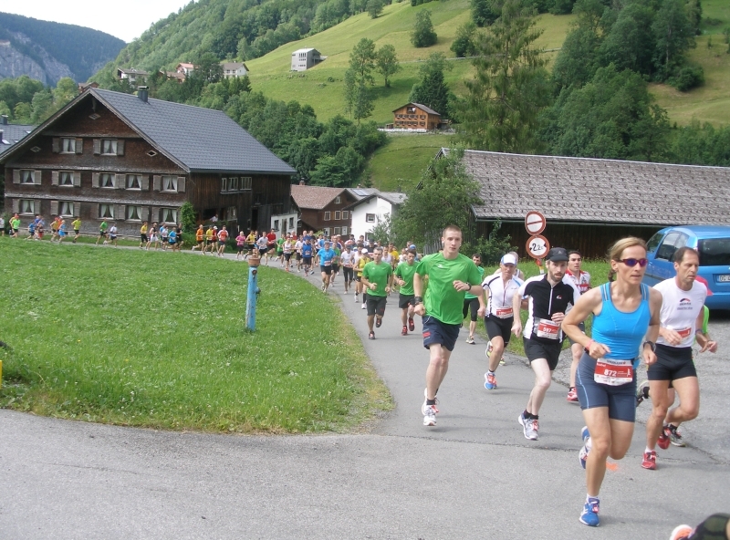 schnell zieht sich das Feld in die Länge