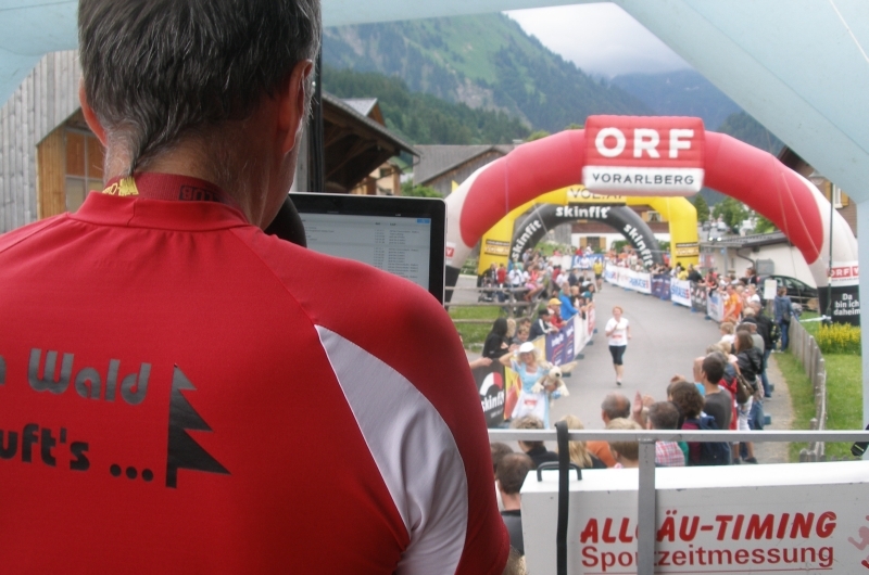 Der Speaker im Ziel begrüsst die meisten namentlich