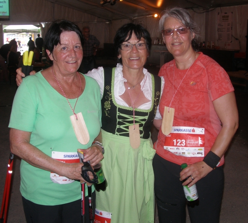 Walkingdamen Brigitte, Waldi und Rosi