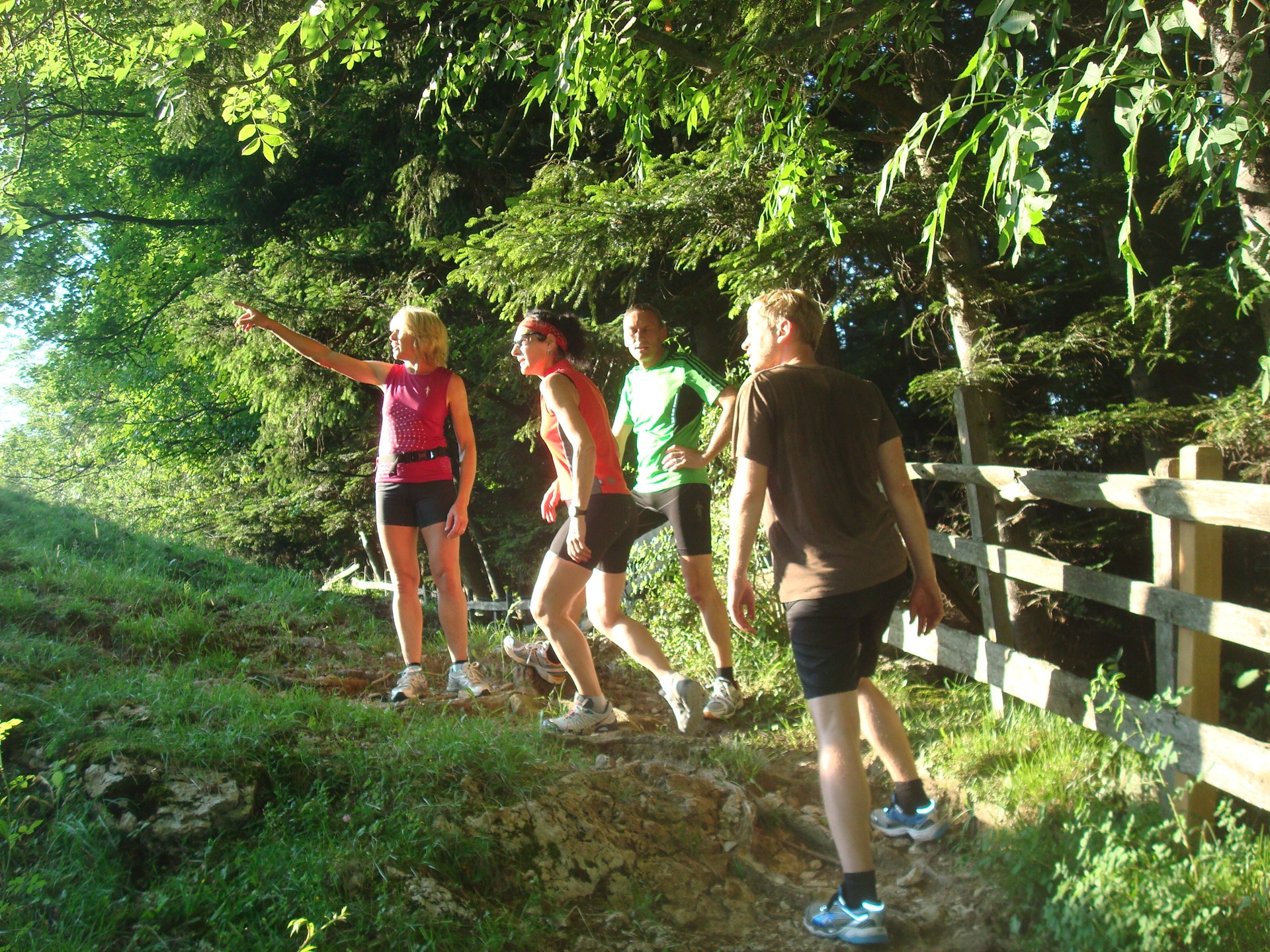 Edith zeigt den nächsten Treffpunkt