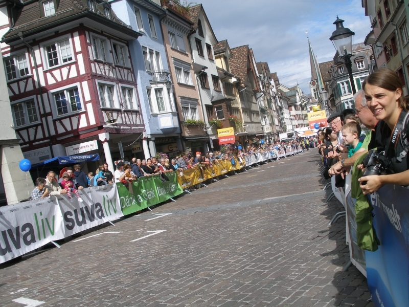 Prächtiges Laufwetter und beste Stimmung auf der Zielgeraden der Marktgasse