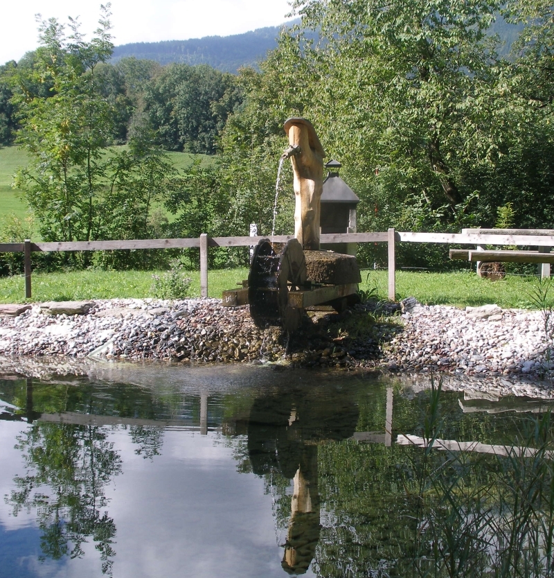 Brunnen mit Wasserrad
